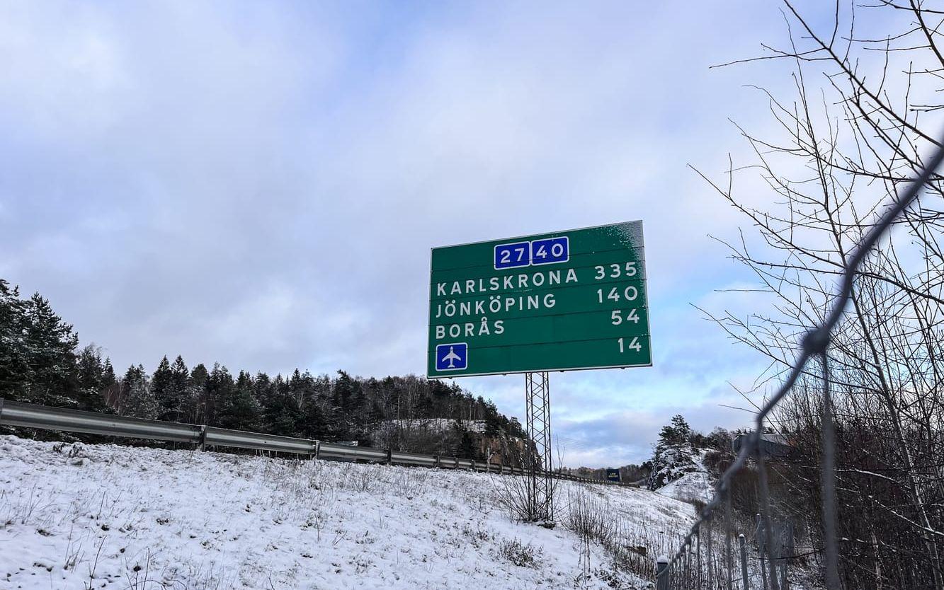 ...som inte riktigt stämmer överens med skylten strax efter Mölnlyckemotet.