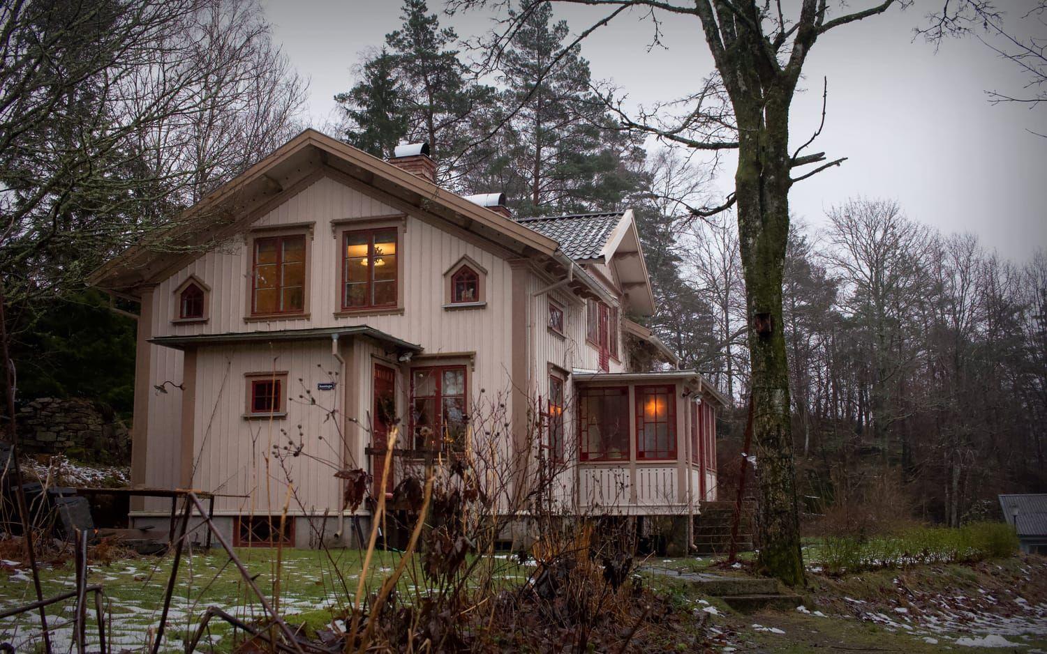 Huset är ritat av arkitekten Albert Svensson. 