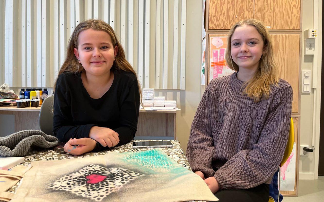 Moa Börjesson, 9, och Molly Mellquist 13 år: ”Jag älskar att spela bilspel med ratt och gaspedal” säger Moa Börjesson. 