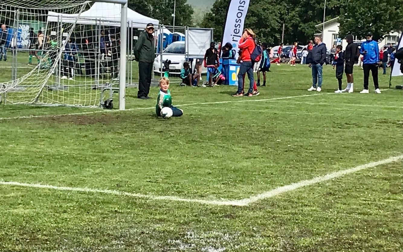 Pojkarna från Hindås mötte First Kick Academy från Singapore under måndagen.