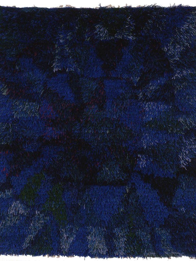Ryamattan Blå måne är ett av de mest kända verken av Viola Gråsten. År 1952 kallar Marianne Höök, skribent på Vecko-Journalen, Viola Gråsten för ”ryamattans Picasso”. 